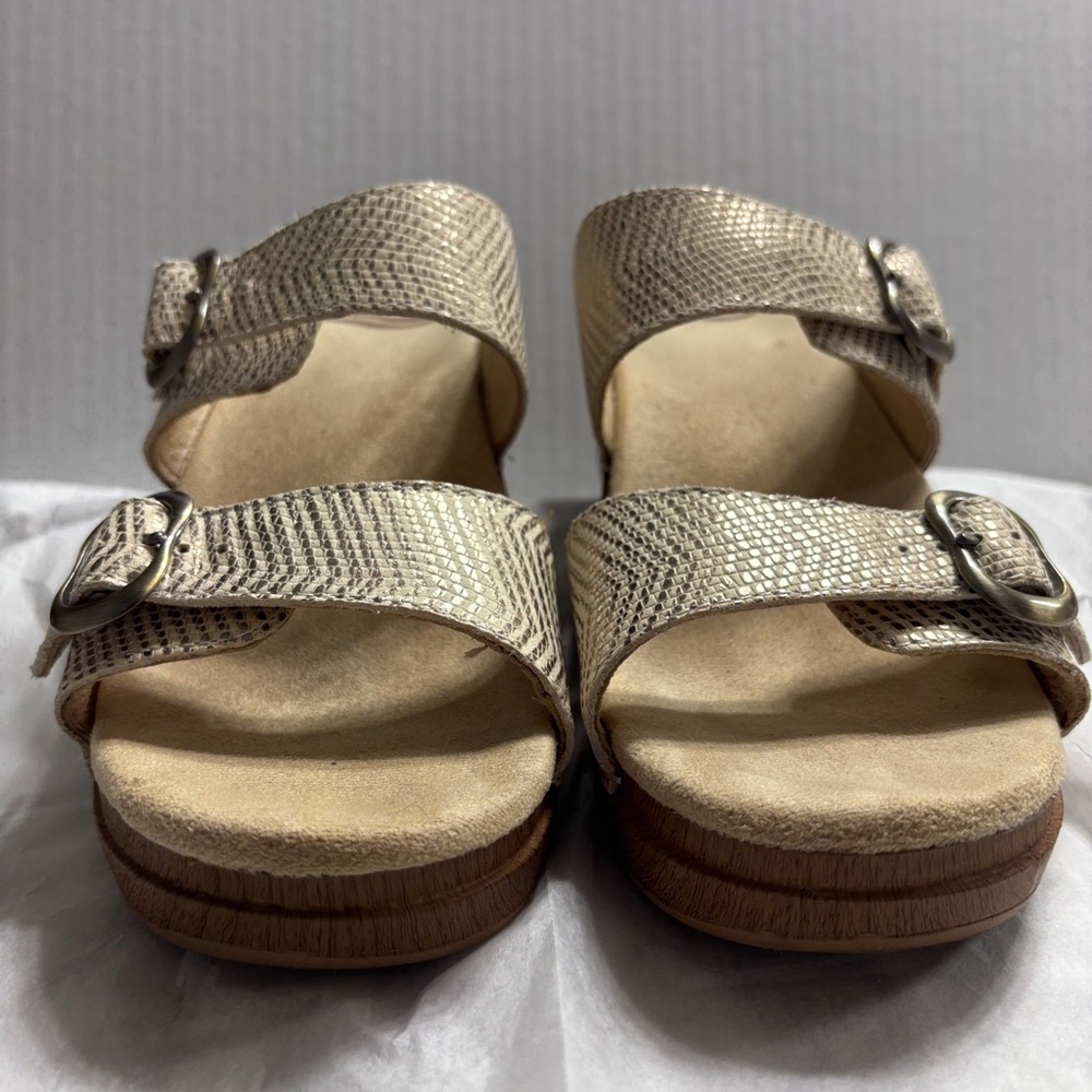 Dansko Sophie Size 40 Cream Leather Straps Buckle Comfort Wedge Sandals Summer - Picture 3 of 11